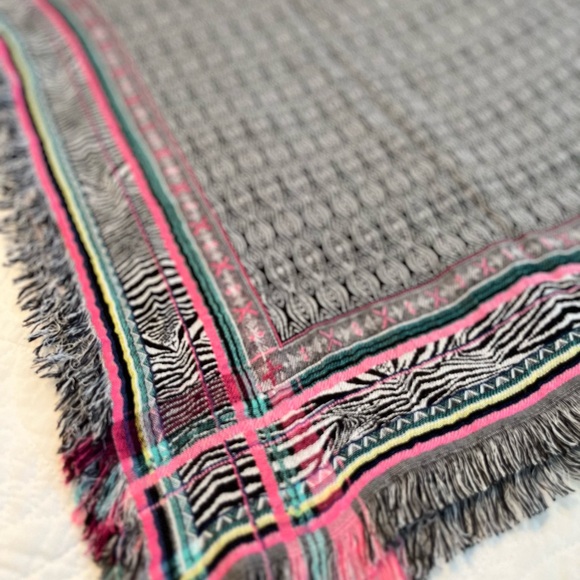 EXPRESS Multicolor Patterned Scarf - Picture 7 of 9